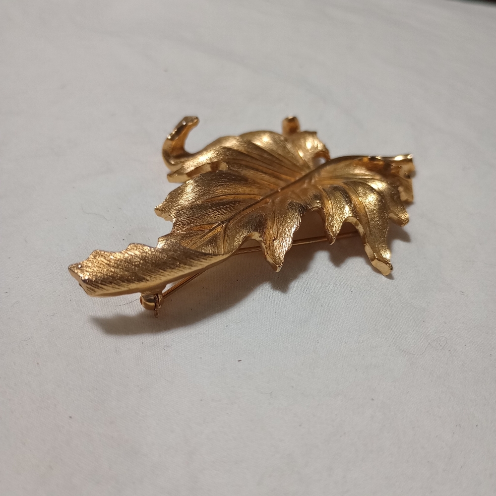 Trifari Gold Leaf Brooch Festival Fit Birthday Old Money Fauna Fall Gold Brushed - Picture 9 of 11